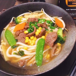 Soupe de nouilles yaki udon au boeuf